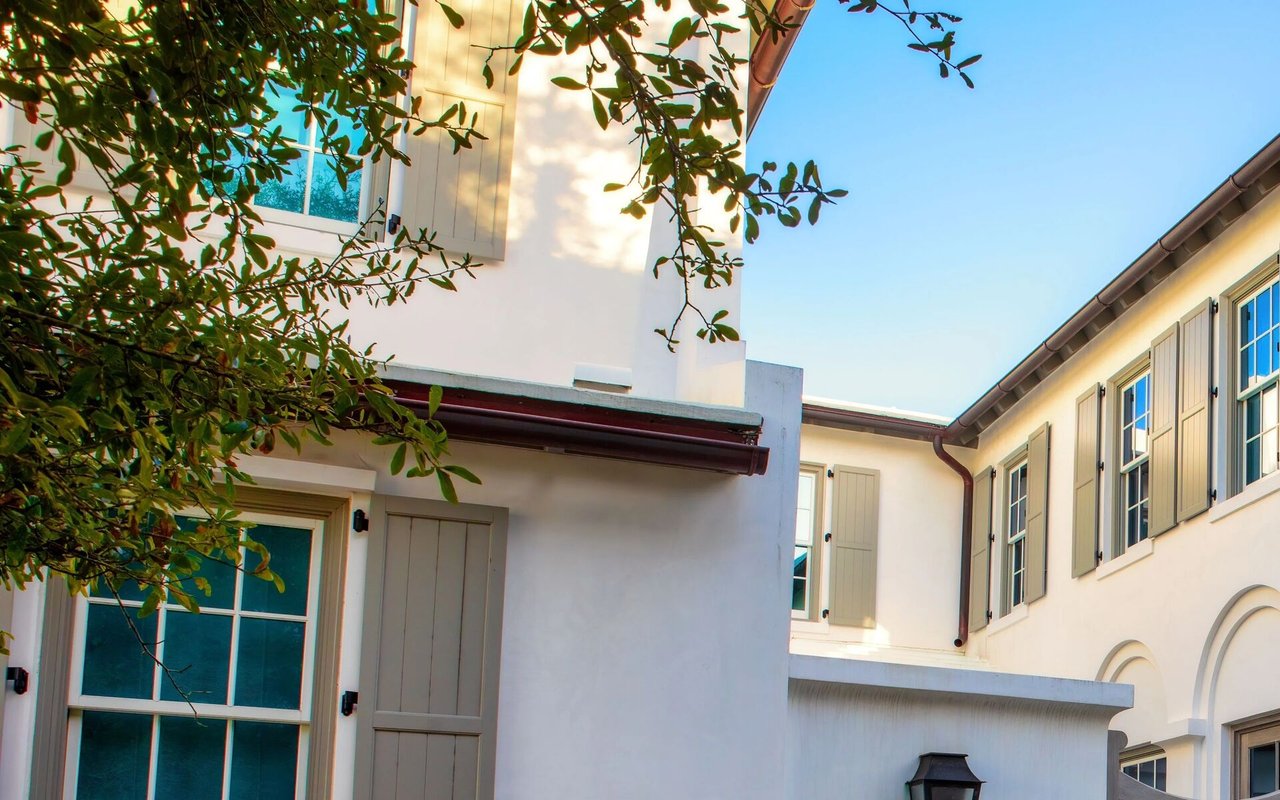 Bradenton Homes with 5+ Car Carport Garage Description