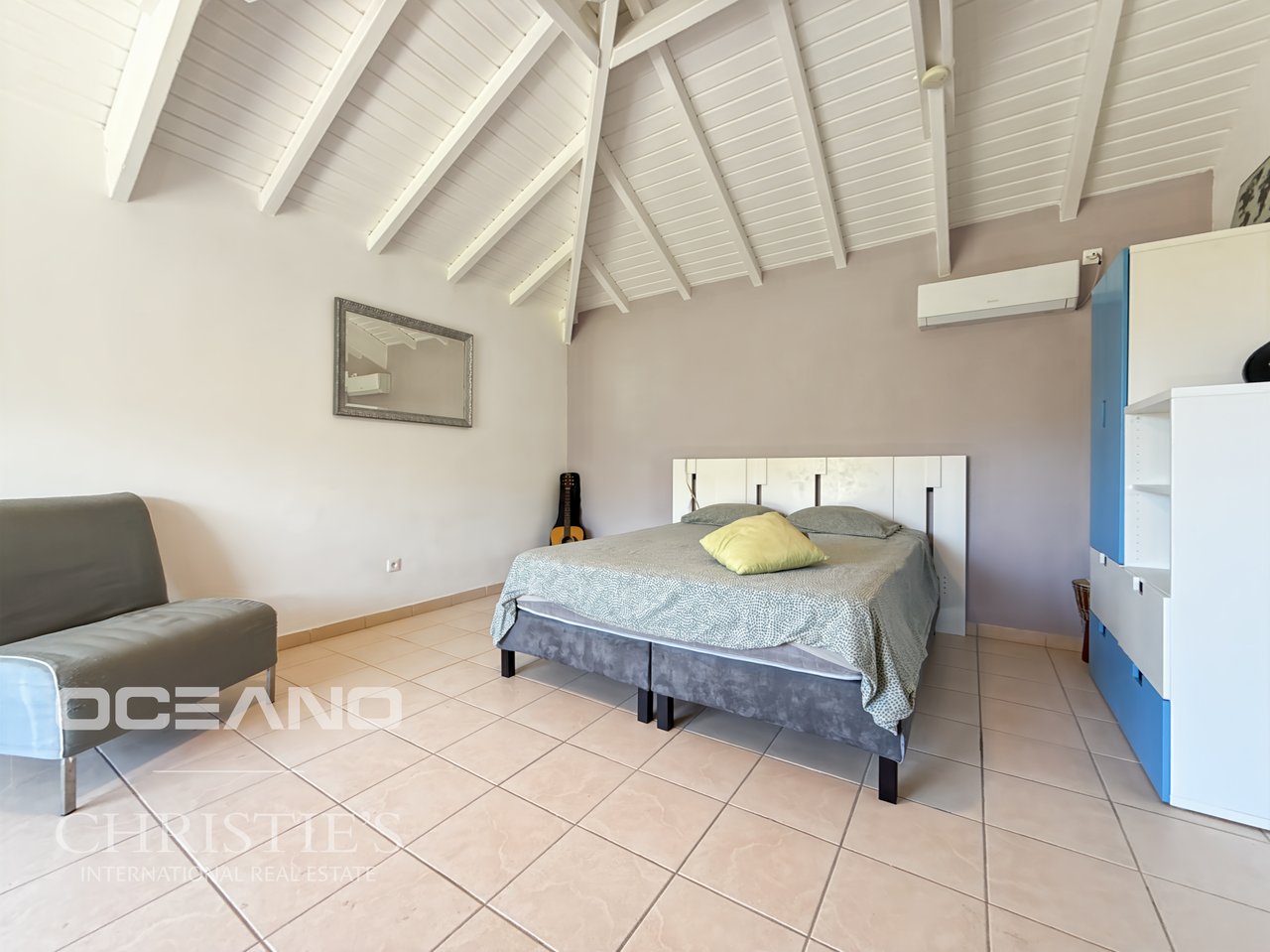 Spacious 3-Bedroom Villa + Studio – OYSTER POND