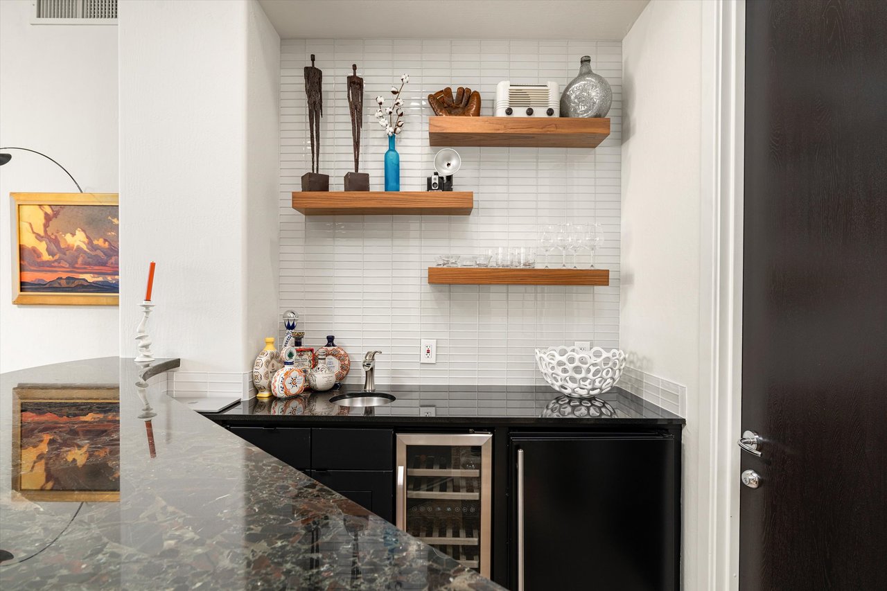 7124 E FOOTHILL Drive