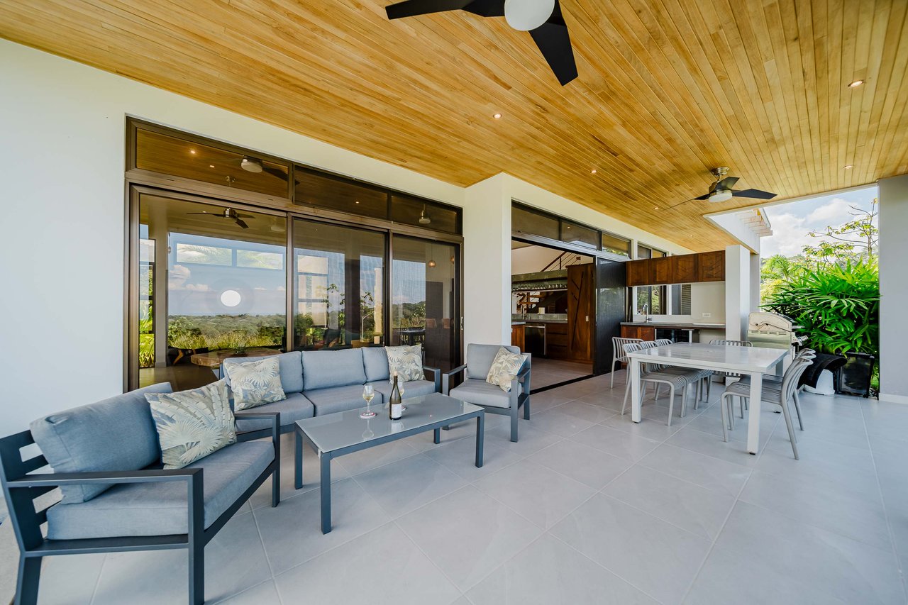 Guest House and Infinity Pool Ocean View Luxury Estate