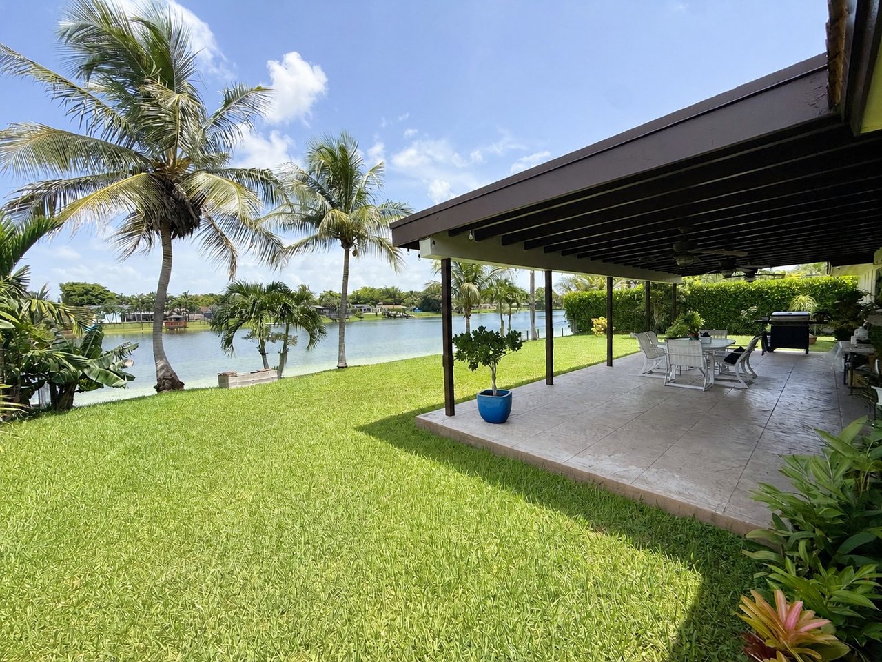 Lakefront Living in Kendall Lakes