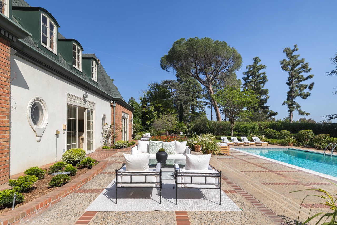 1025 N Crescent Dr, Beverly Hills