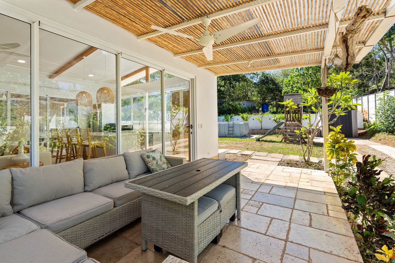 Casa Vista Grande | Lovely Modern Home at the Beach with Space to Build