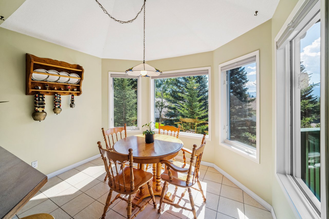 330 Canyon Close