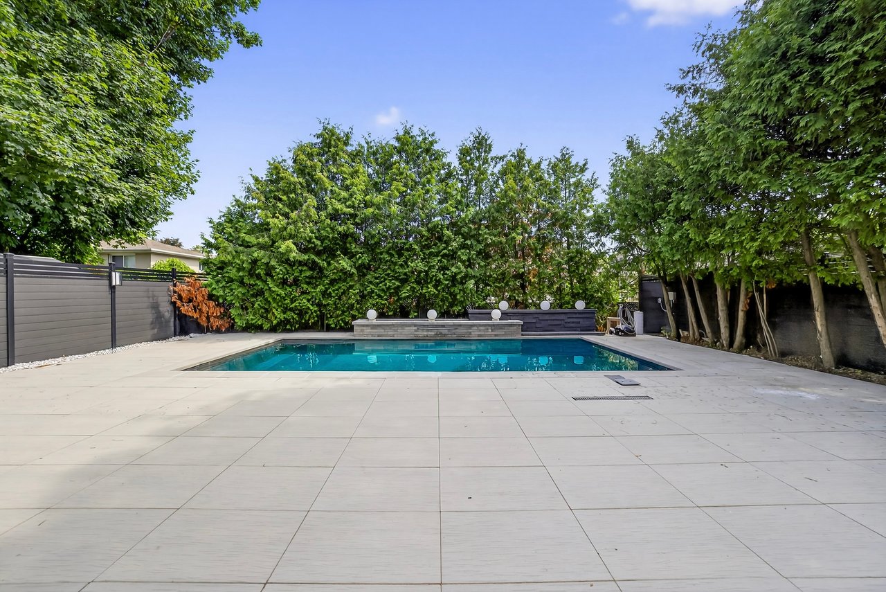 Distinctive Luxury Residence