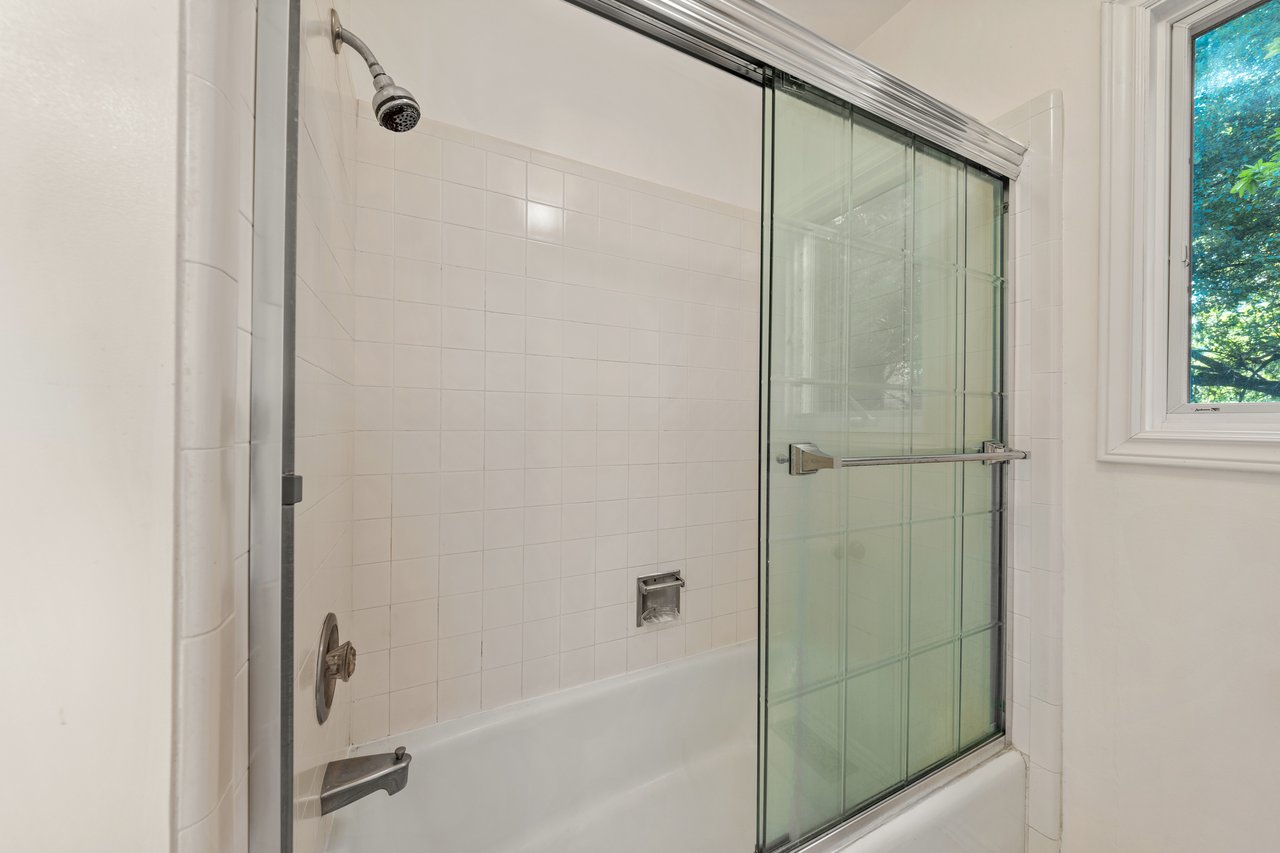 Picturesque Bay Views on Belvedere Island