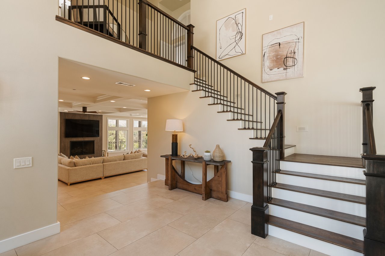 1805 Holly Tree Lane