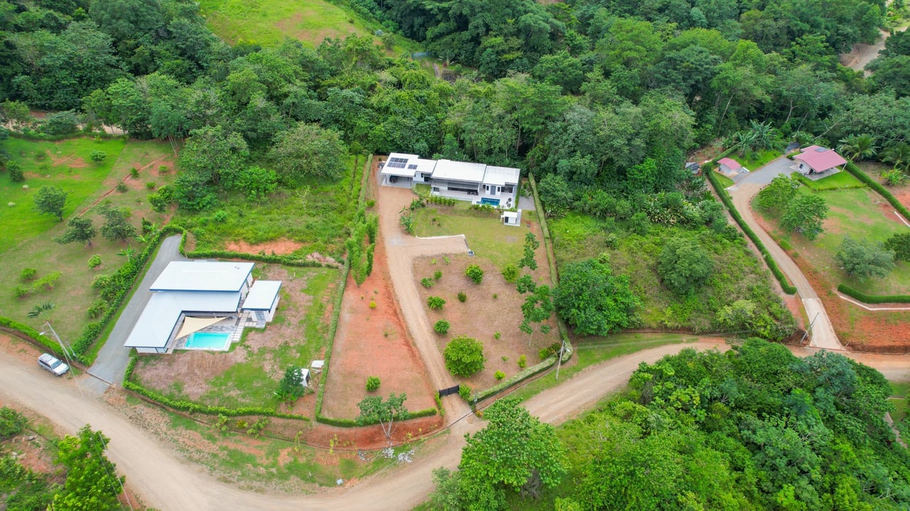 Private Modern Home in Ojochal, Costa Rica with Heated Saltwater Pool & Solar Backup