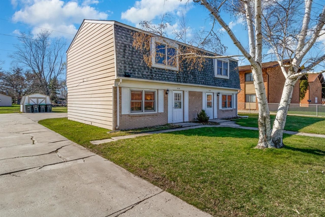 618-622 N Shelby Pl, Hobart, IN