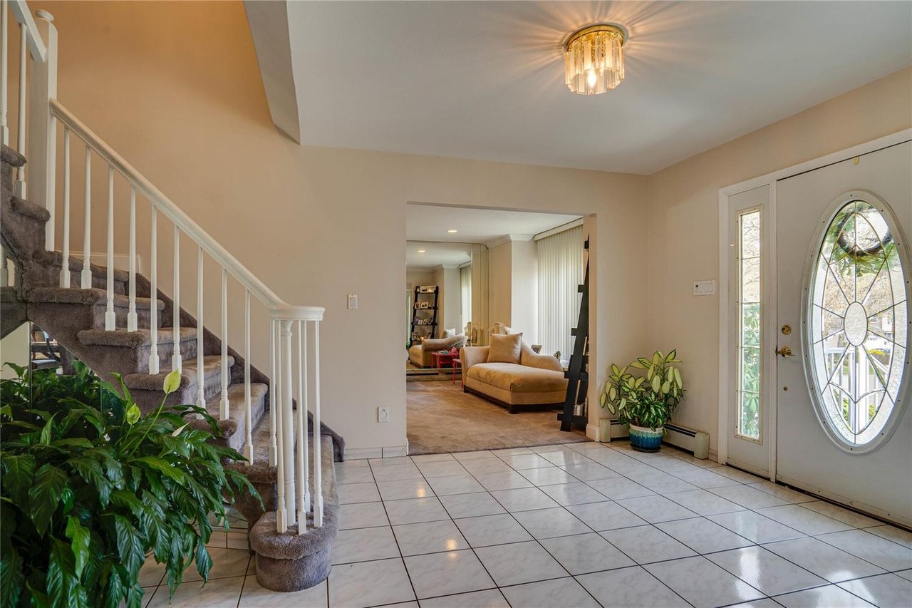 1 Stonehurst Ln