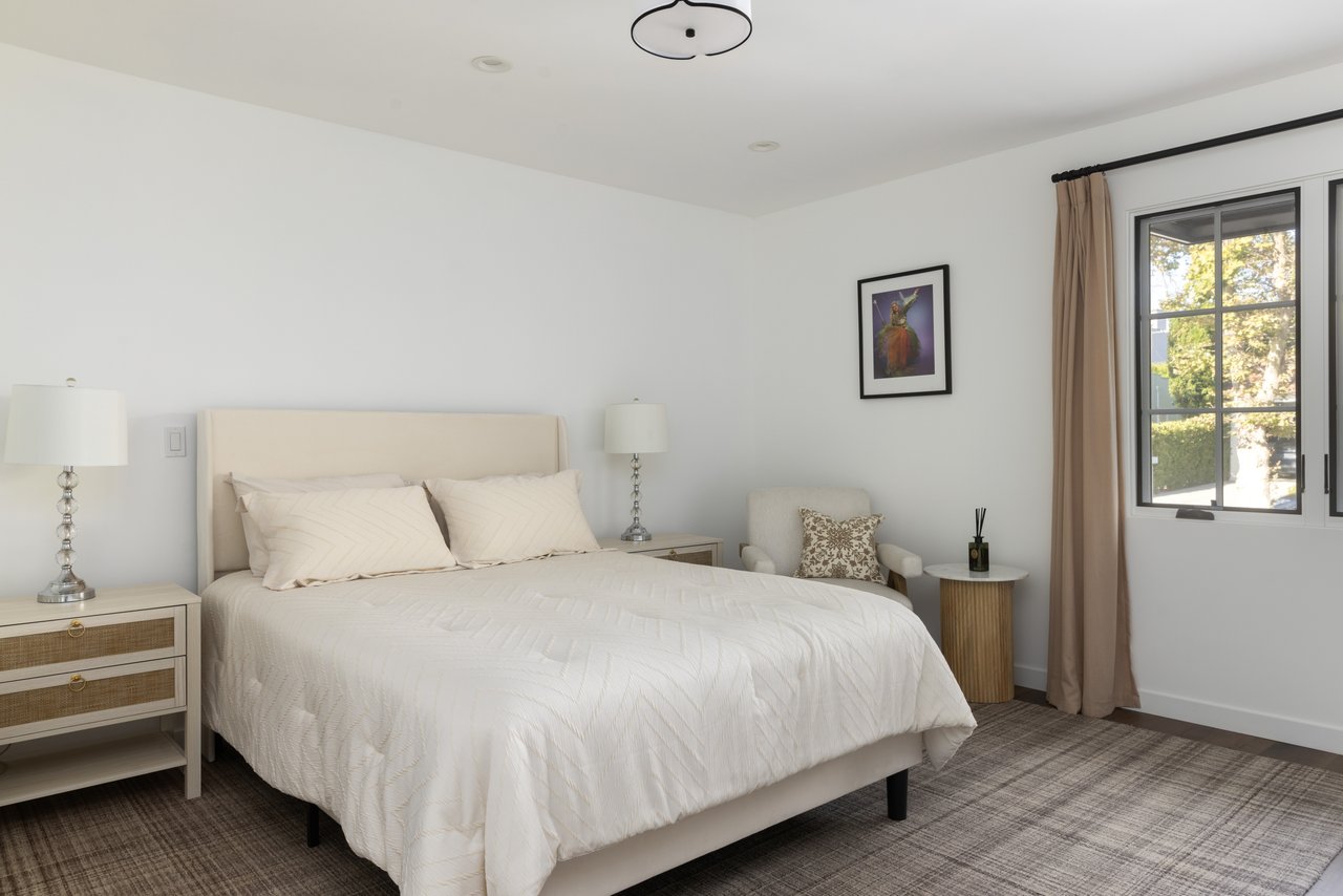 133 N La Jolla Avenue