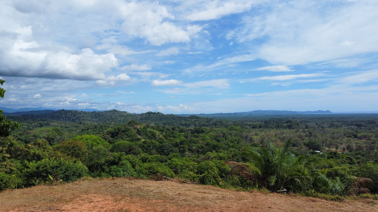 Breathtaking Ocean-View Estate: Over 1 Hectare of Serenity and Sunset Magic