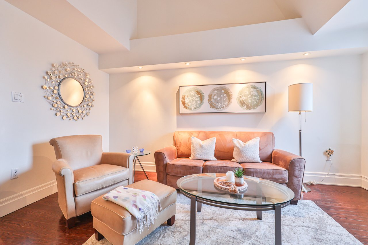 404-185 Robinson Street, Oakville