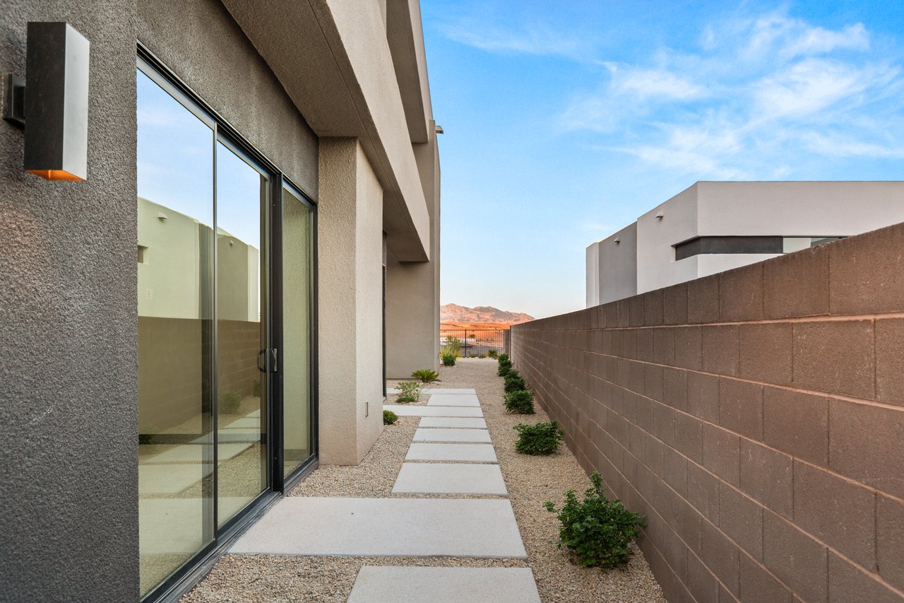 36 Rainbow Point Place