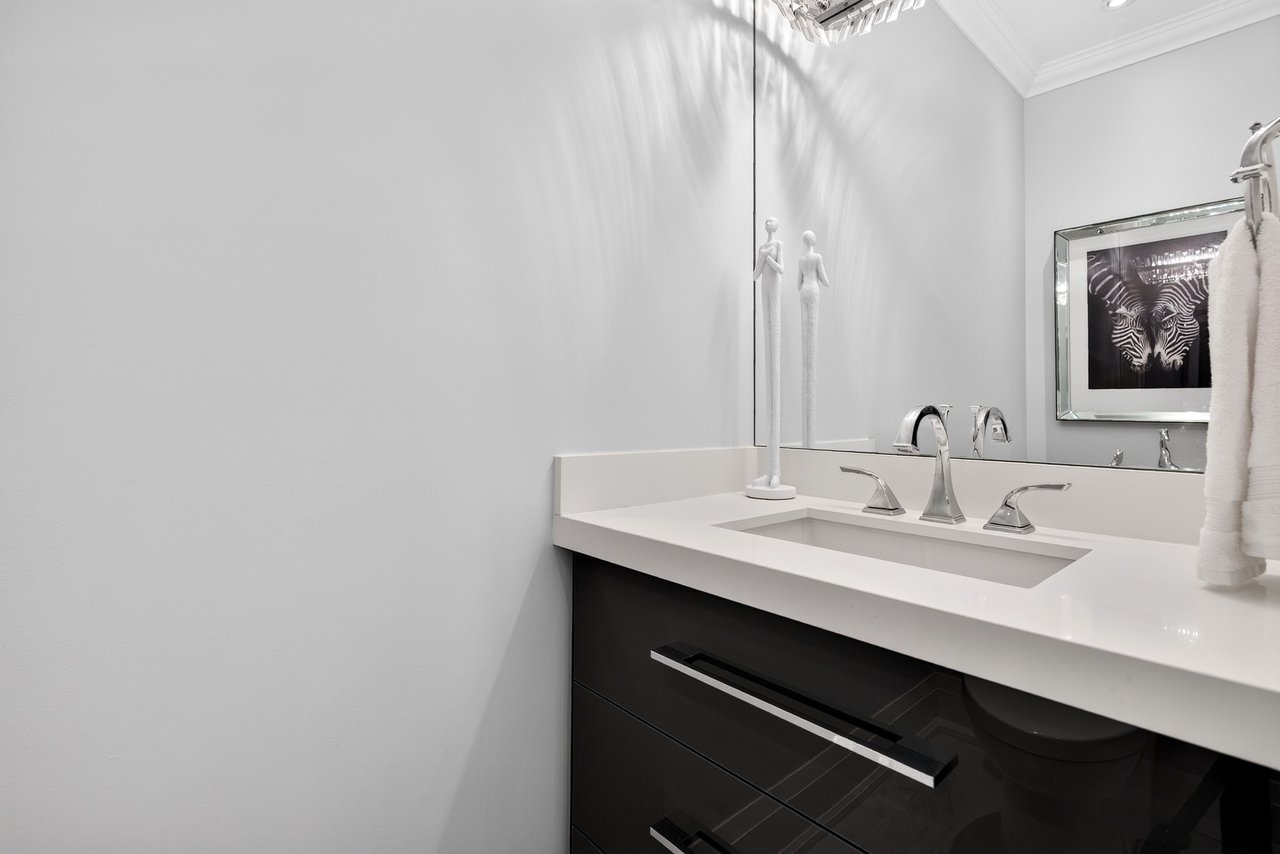 Luxury Custom Bungaloft