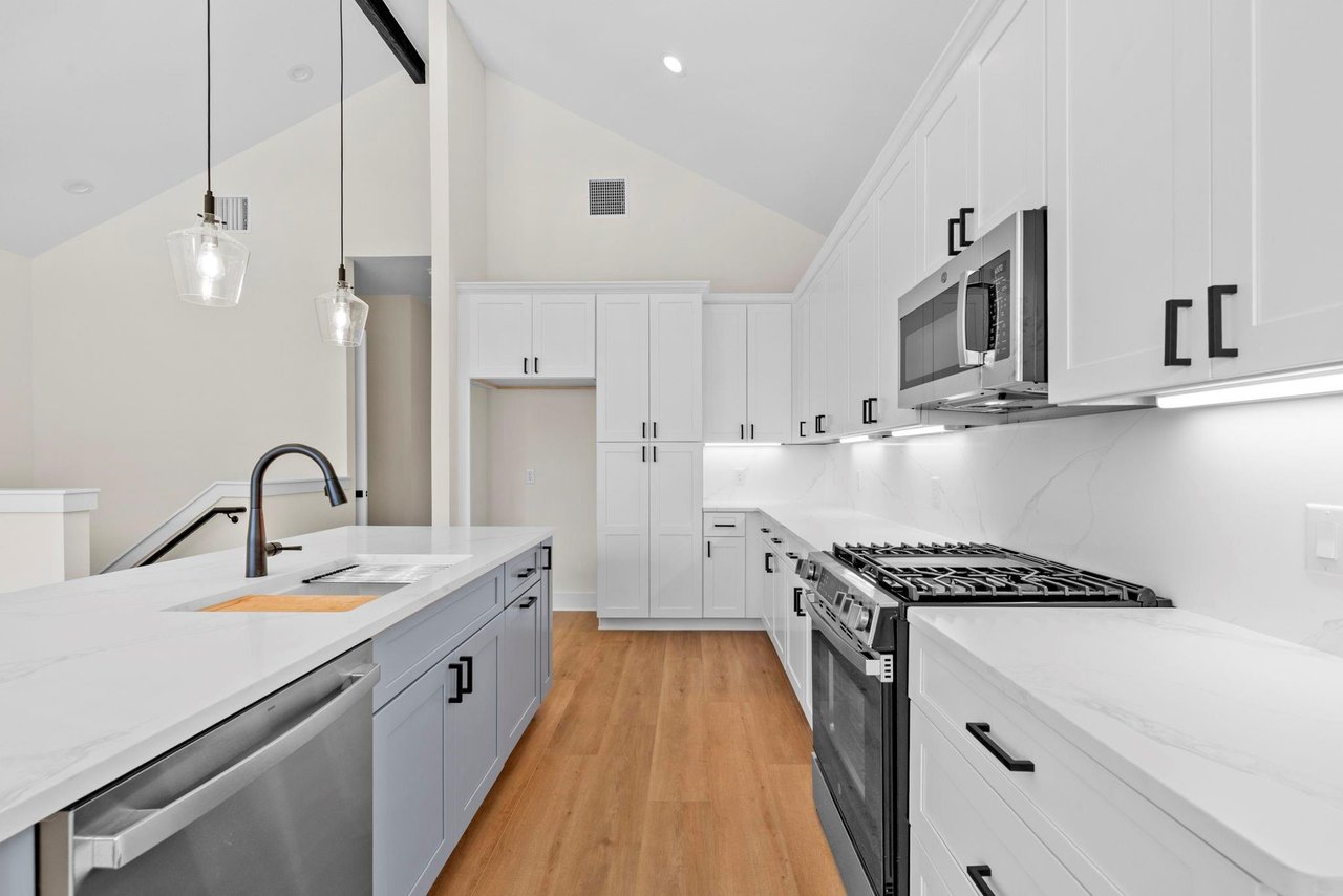 Kitchen design of Ocean Estates in Houston, TX