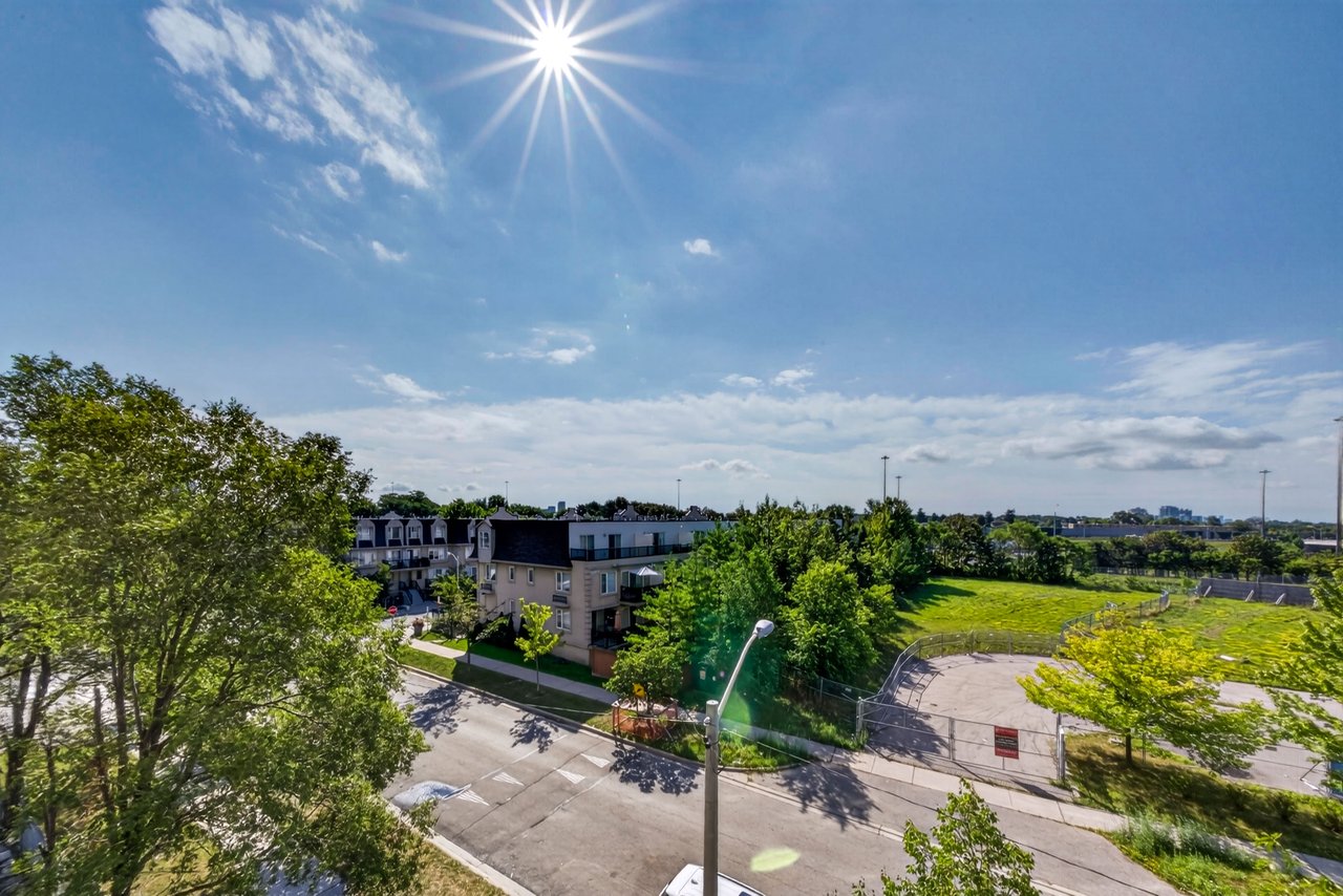 2737 Keele St 312