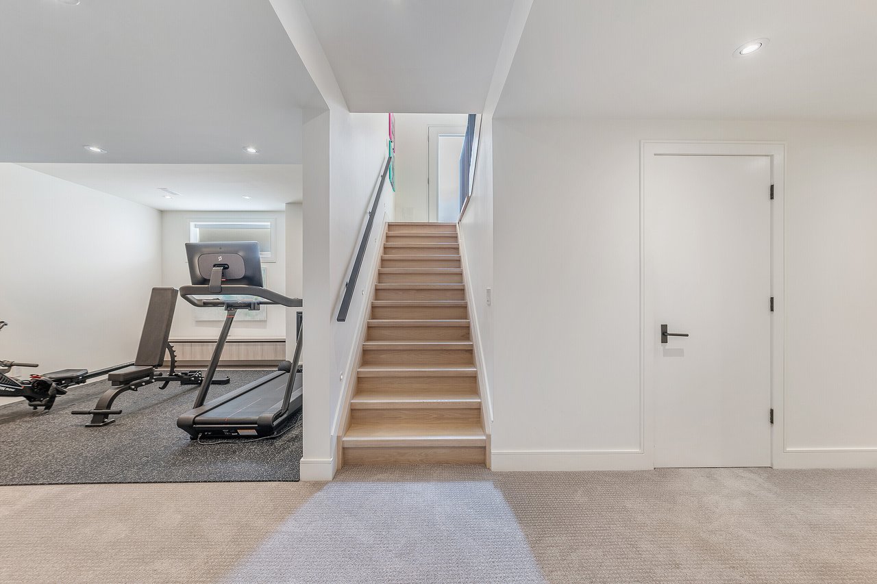 83 Guthrie Avenue