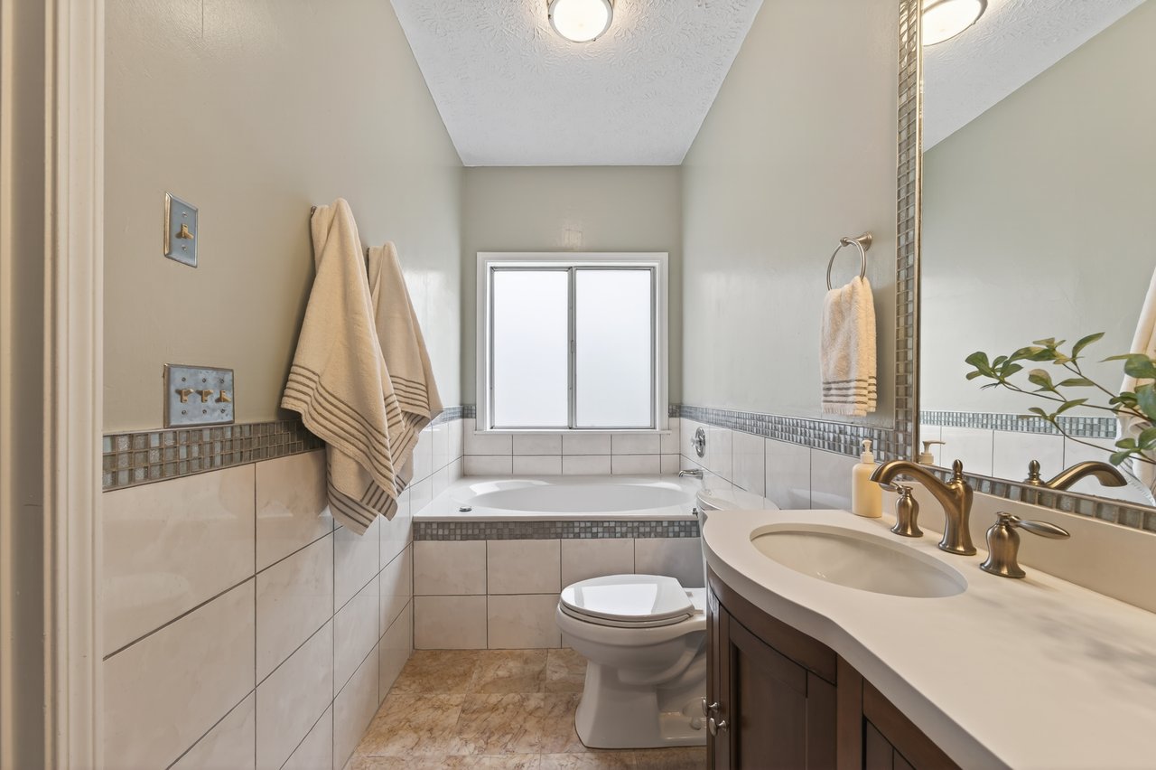 2800 Laurelwood Lane