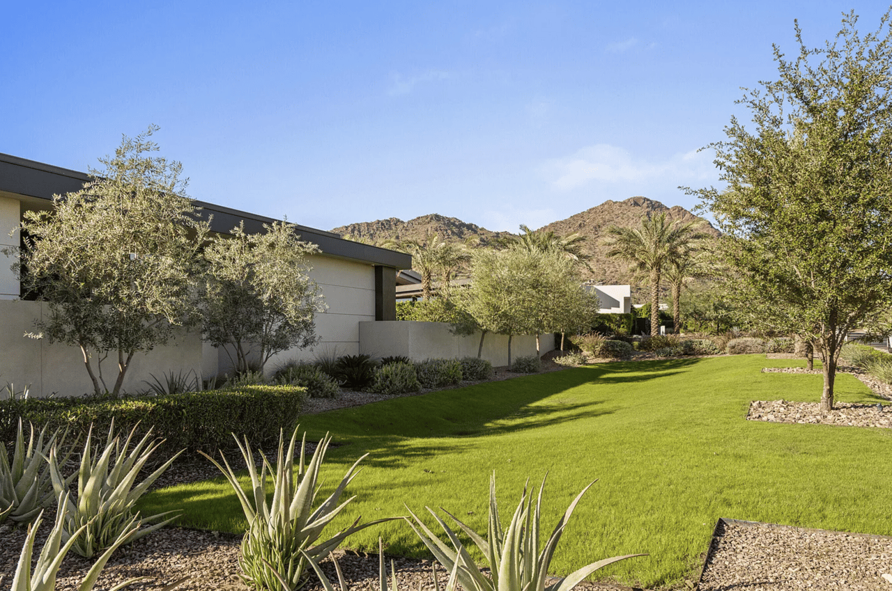Luxury modern estate with resort like backyard in Paradise Valley Arizona