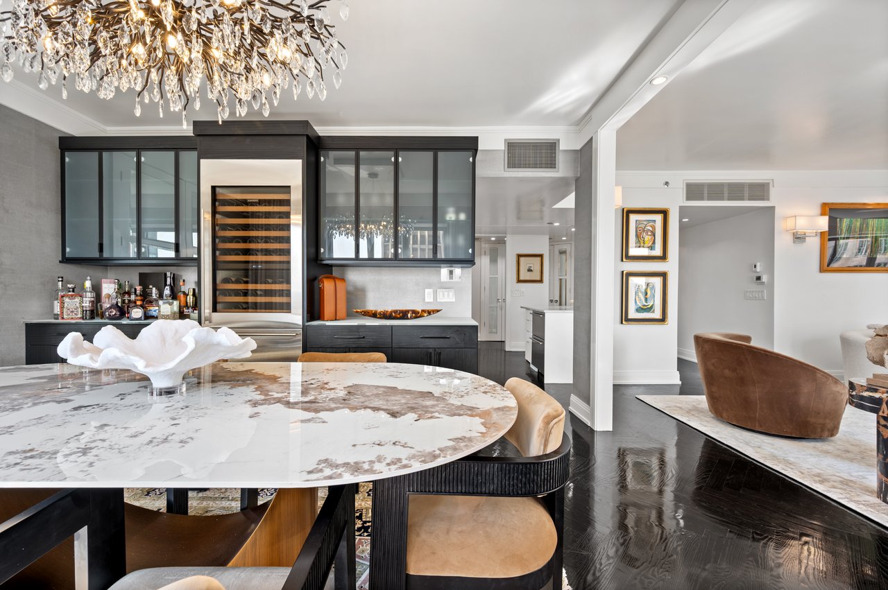 950 N Michigan Ave #2704