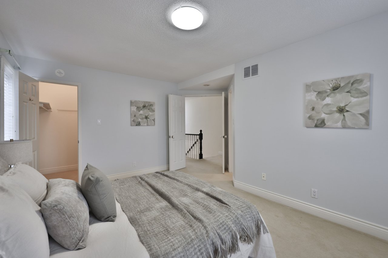 86 Forsythe Street, Oakville