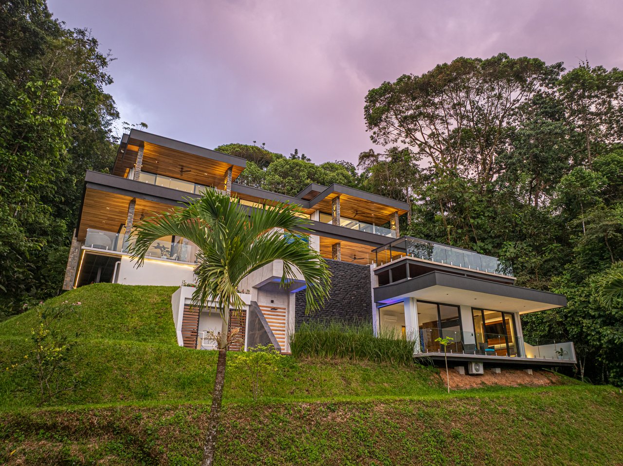 Casa Koules – Architectural 5-Bedroom Oceanview Estate in Prestigious Costa Verde Estates