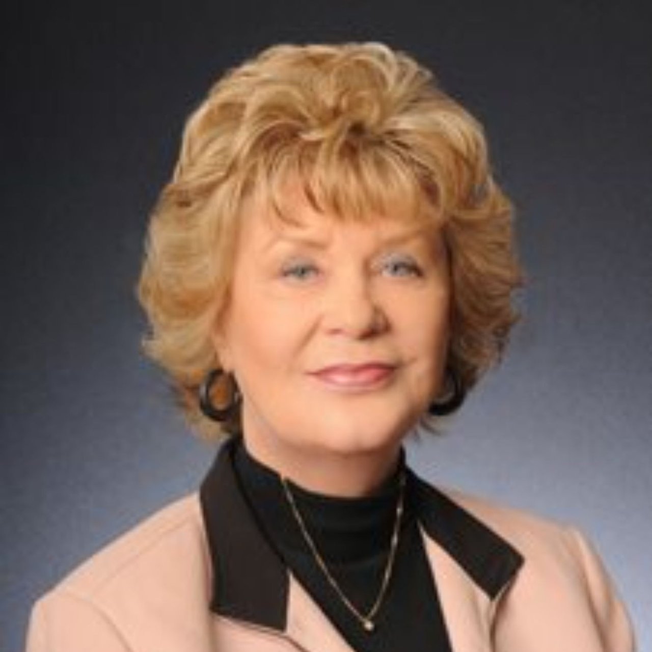 Jerri Haubrich Burlington, WI Real Estate Agent Headshot