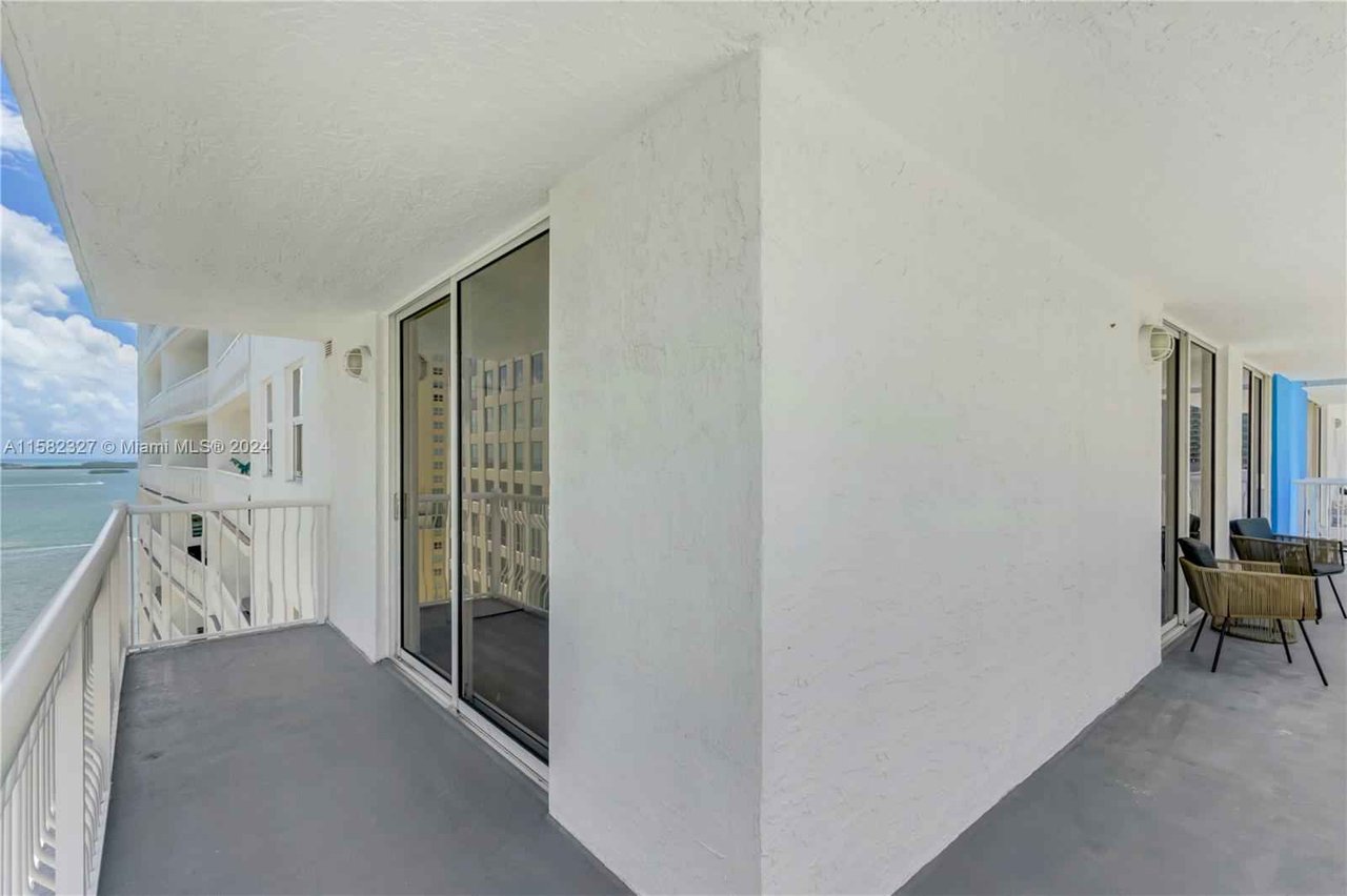 1200 Brickell Bay Dr Unit 2424