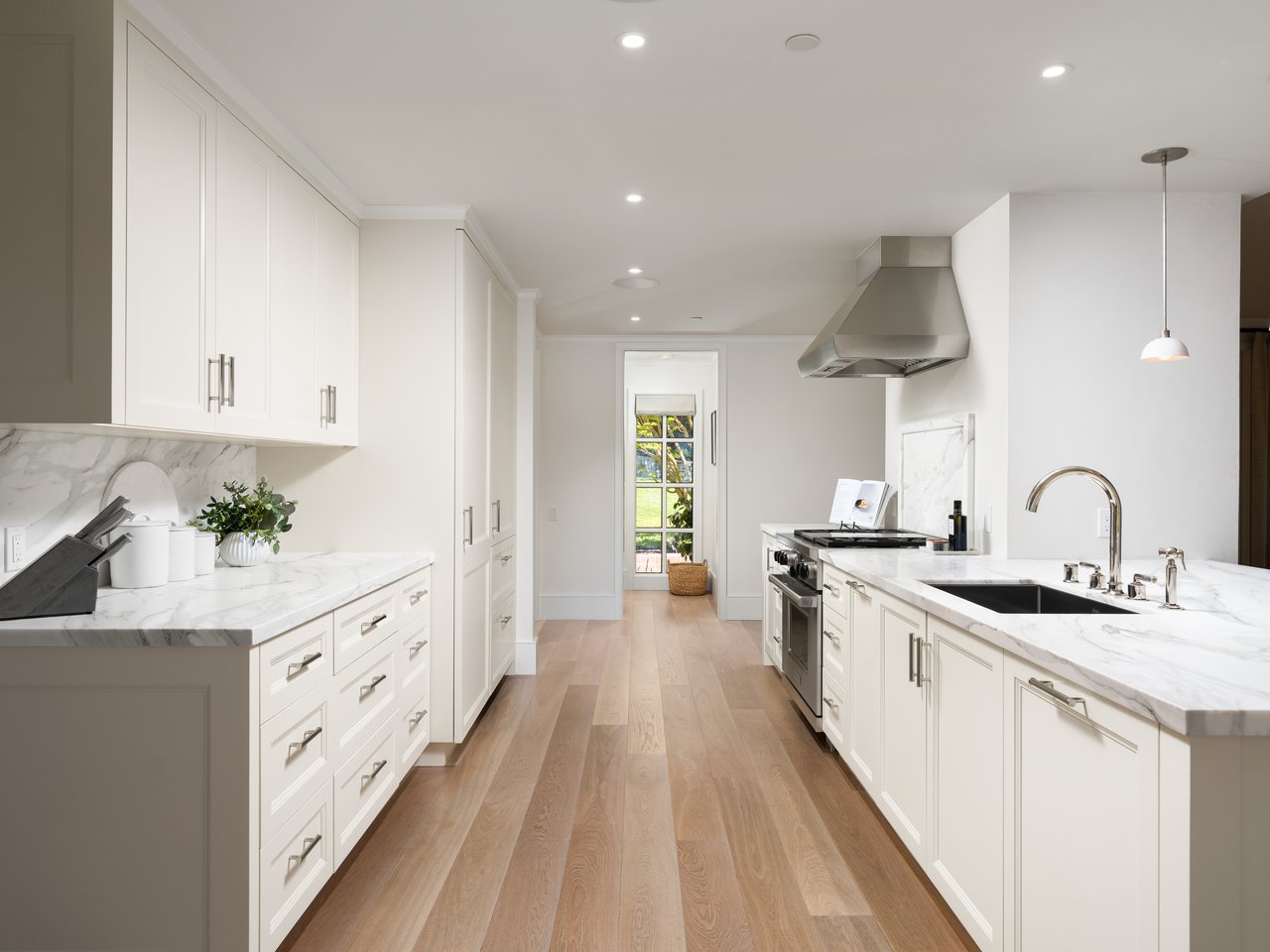 The Extraordinary Round Hill Estate