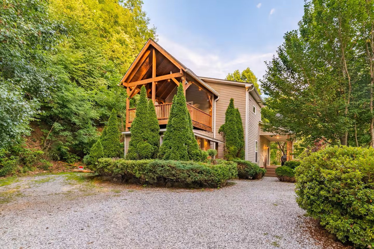 Enjoy a vacation in Cashiers|Stunning mountain retreat|Vignette Realty