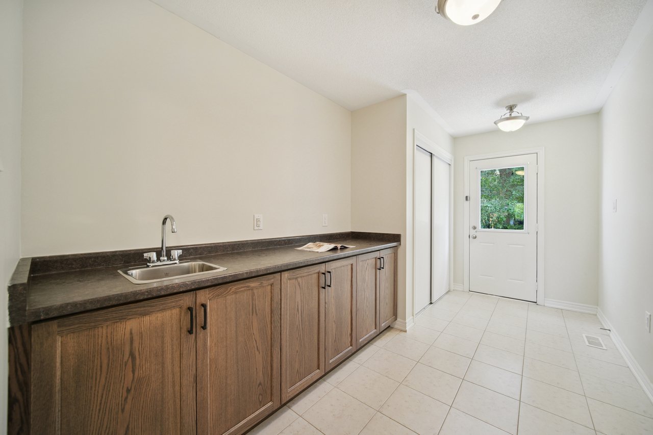 GORGEOUS TOWNHOME