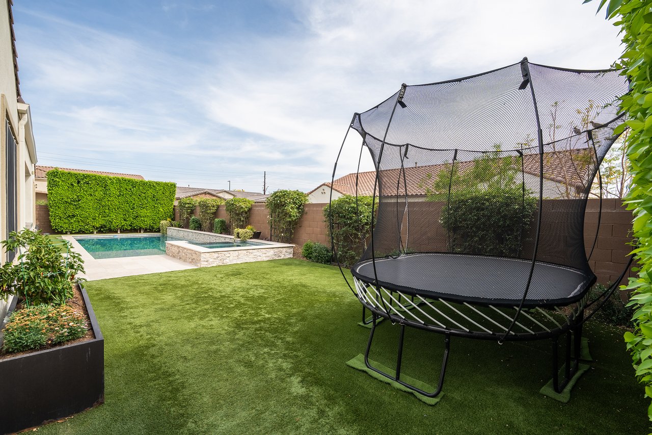 5537 E VIA CABALLO BLANCO