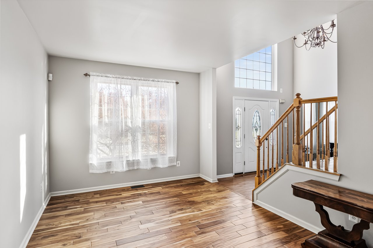18 Rockwell Ln