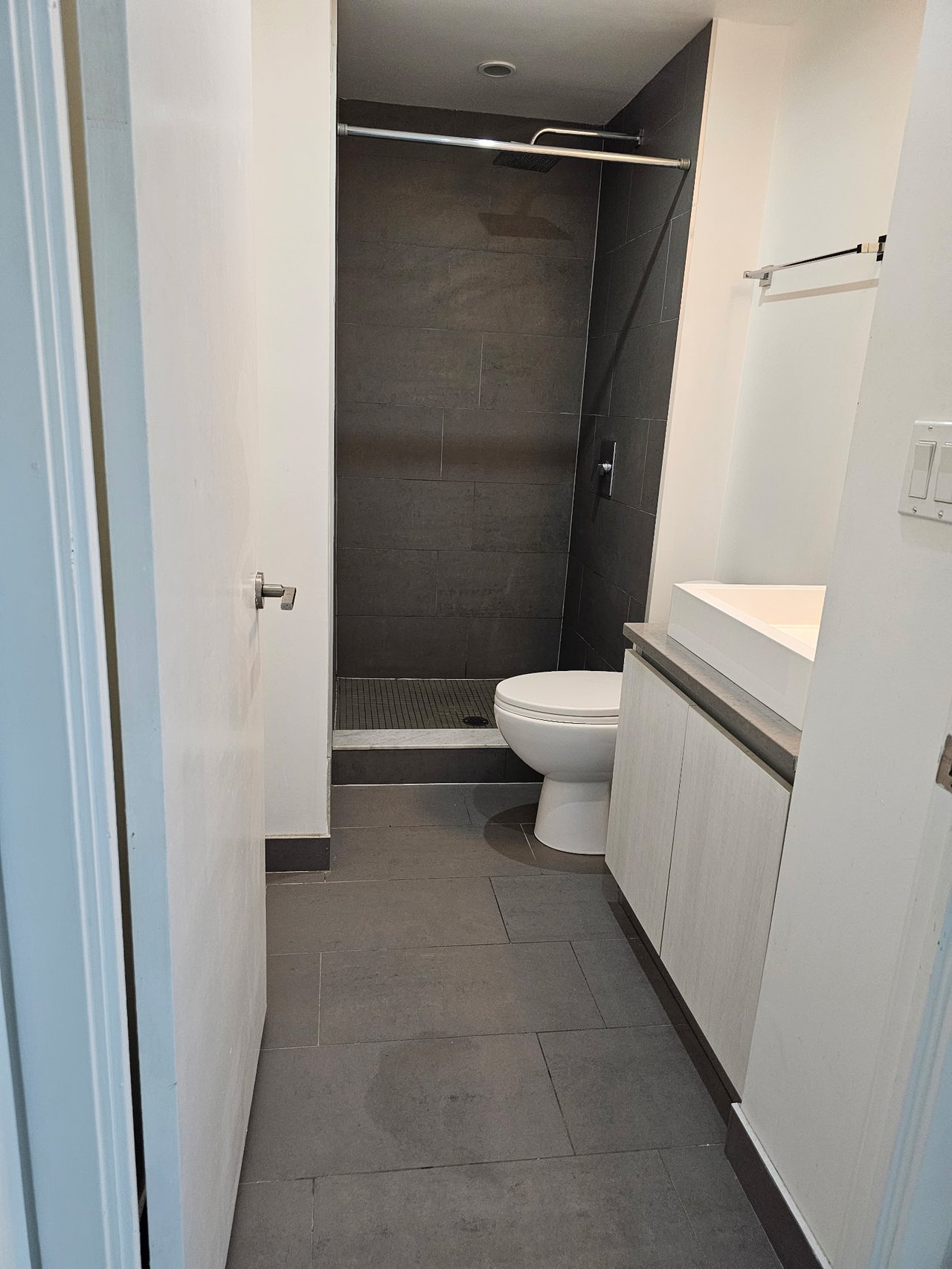 111 Bathurst Street 810