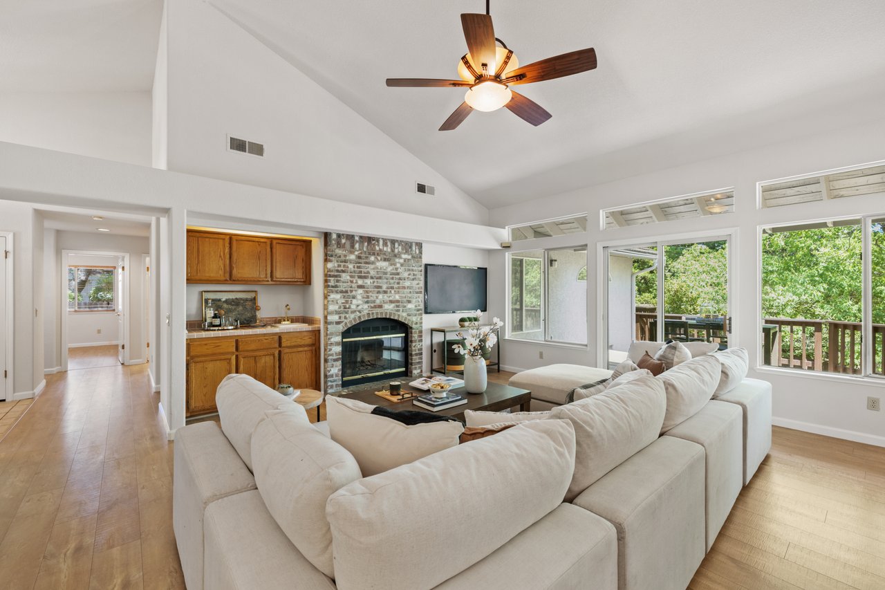 2964 Ridgeview Dr