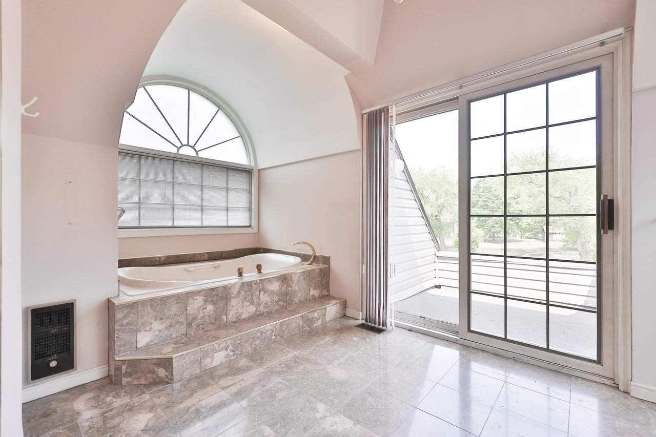 78 West River Street, Oakville