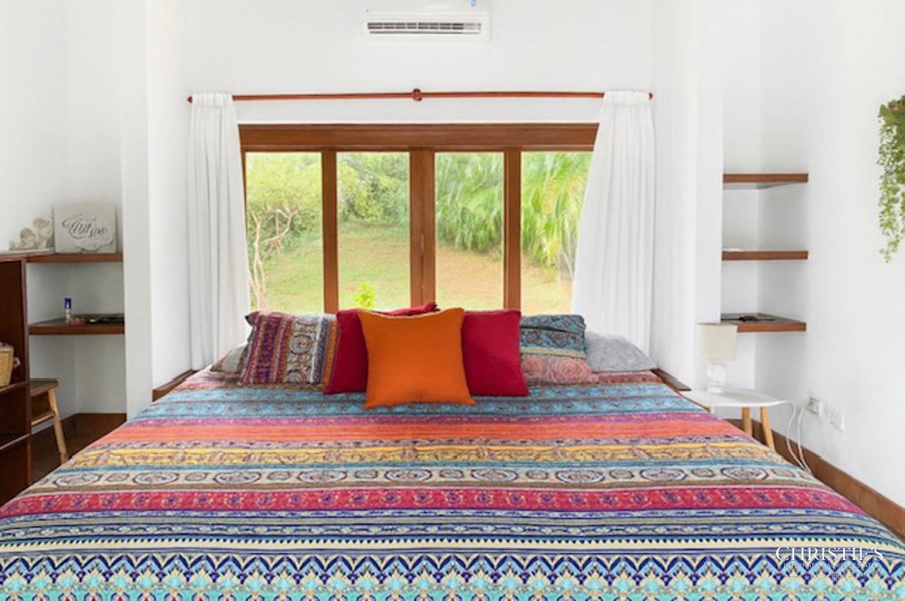 Tambor Cottage on the Pond