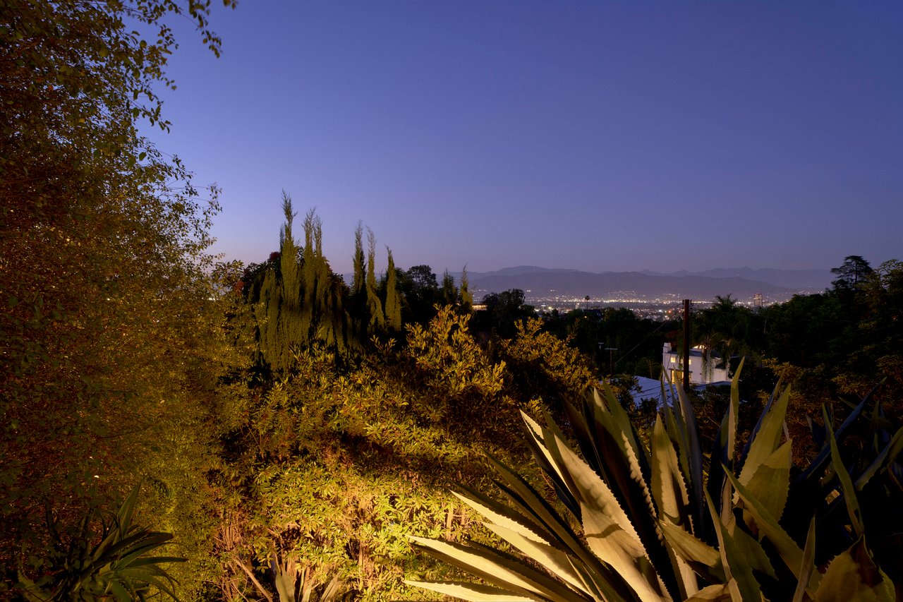 11764 Laurelcrest Drive in Studio City