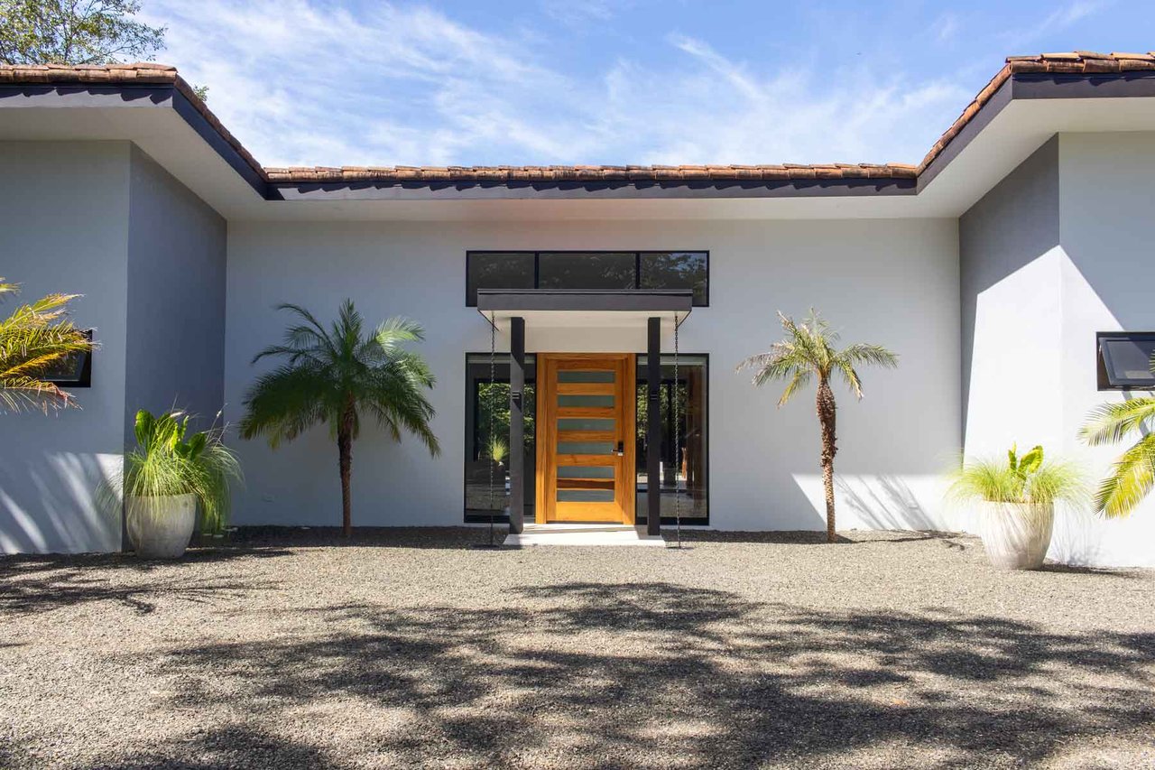 Casa Bromelia Dorada | Stylish 3-Bedroom Home with Pool in Nature-Lovers’ Paradise