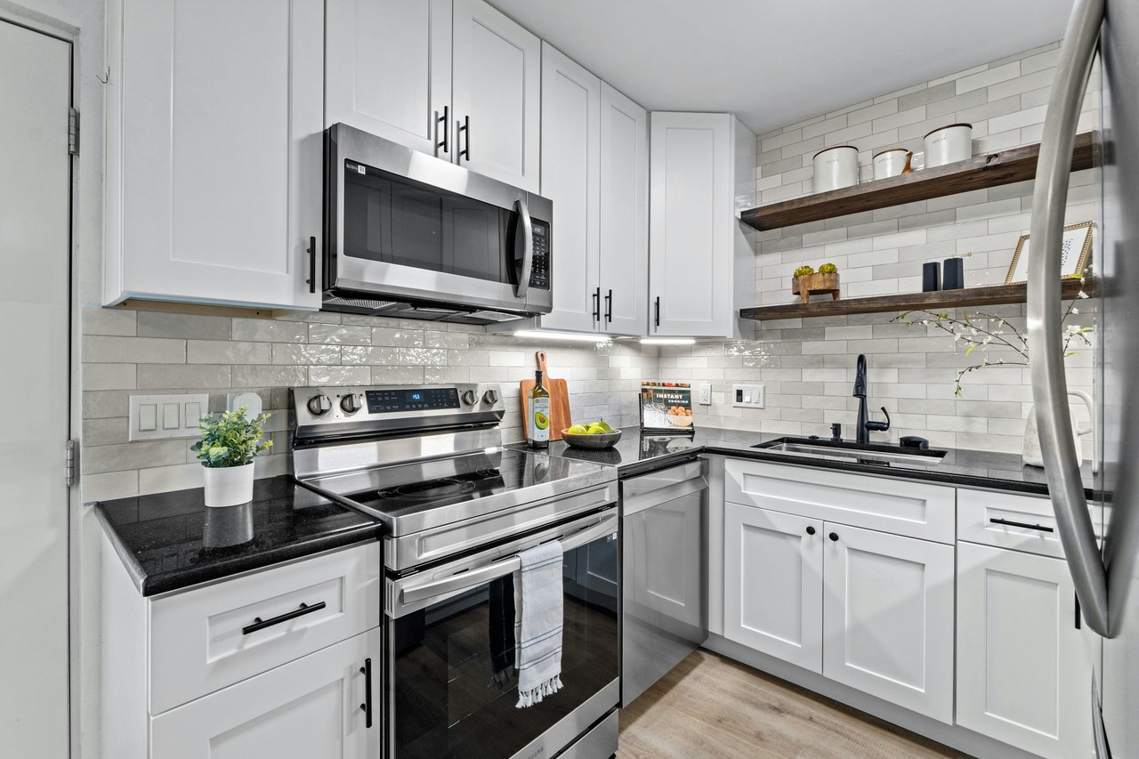 Bright & Chic Corner Lot Home in Coppertree Condos