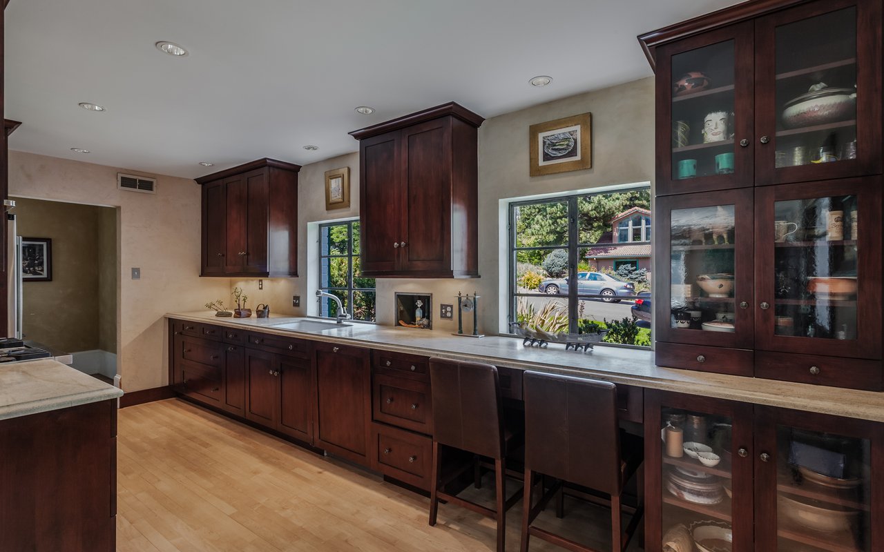 1500 Mariposa Avenue