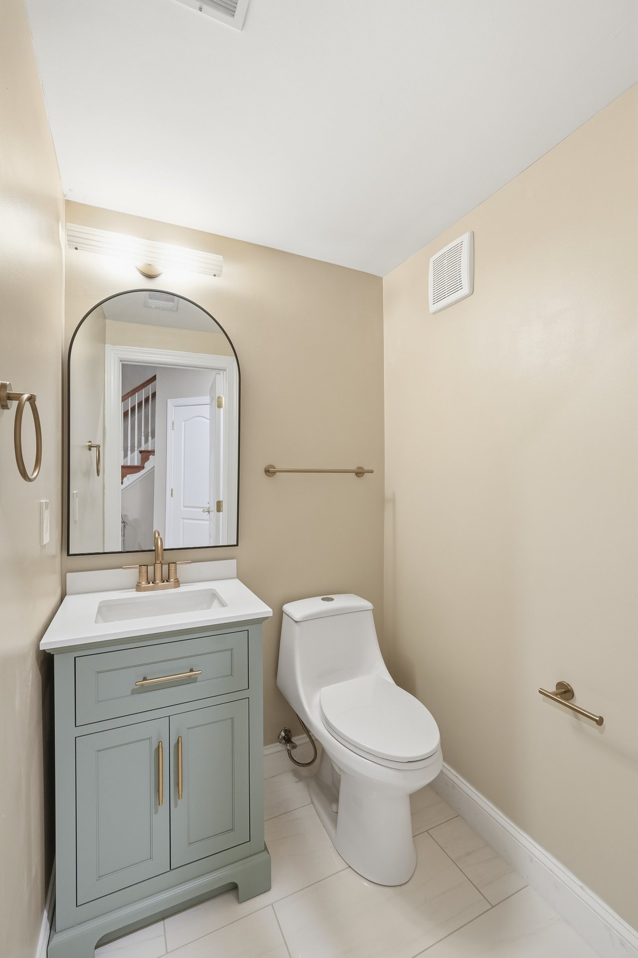 1627 Colonial Hills Drive