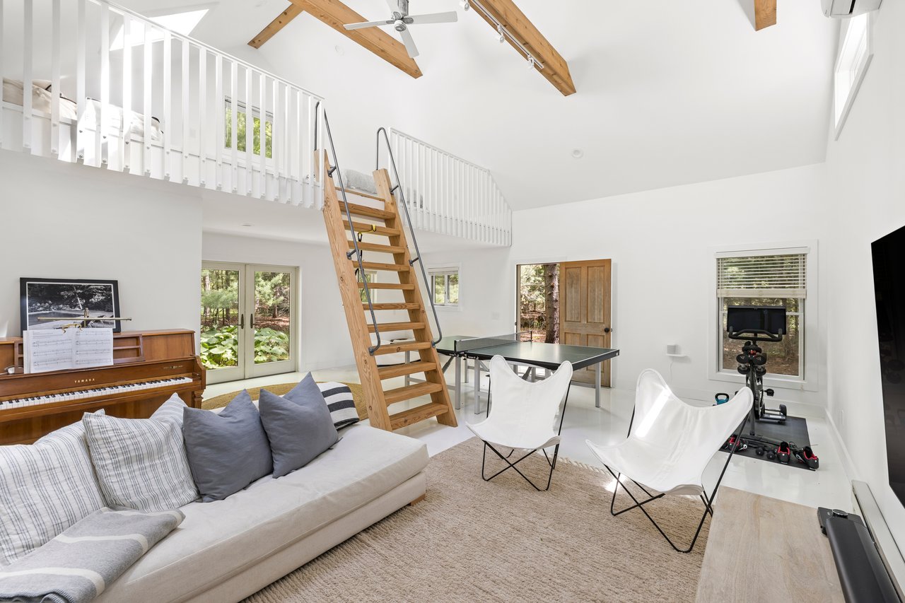 60 NW Landing Rd