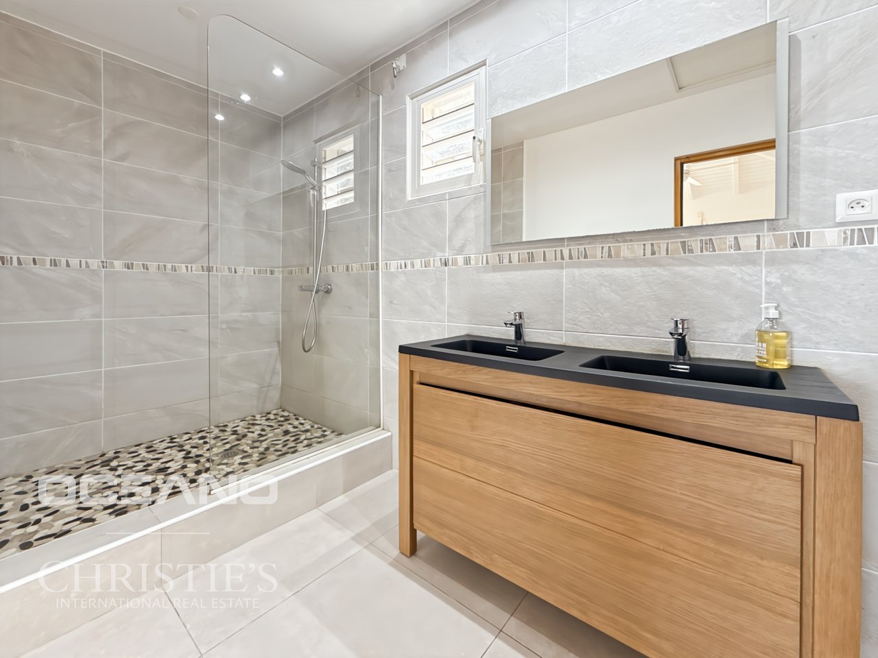 Villa with panoramic sea view