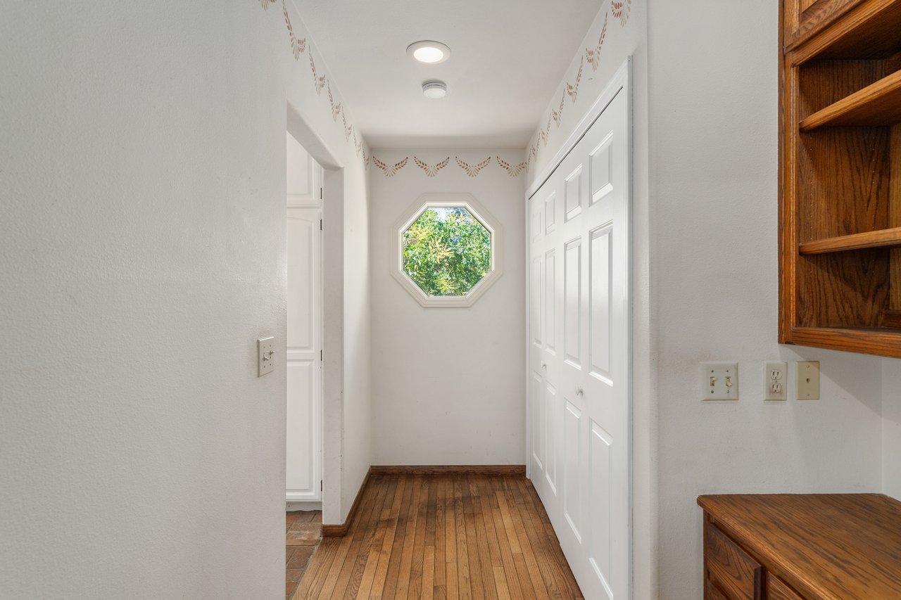 37797 Calle De Lobo