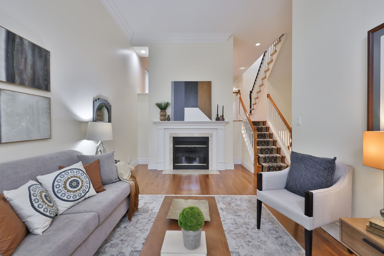 86 Forsythe Street, Oakville