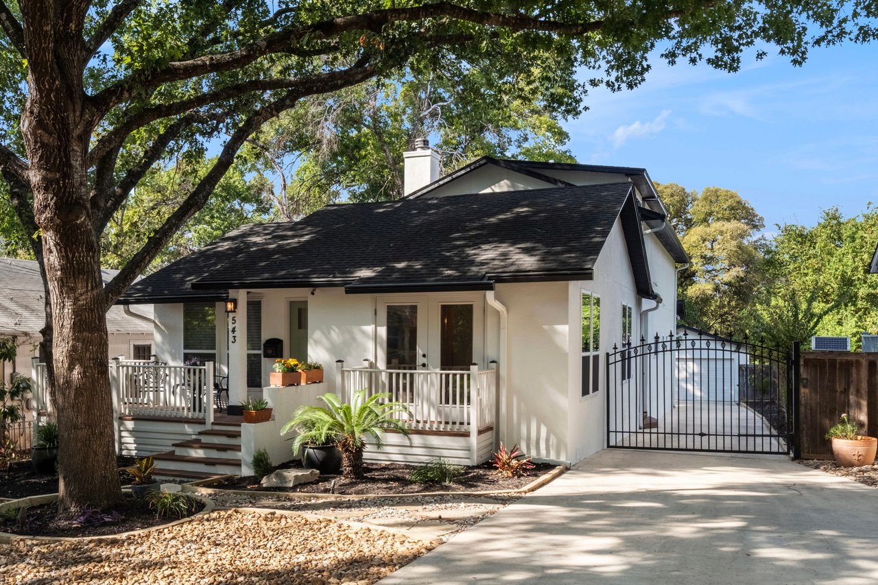 A Slice of Texas Charm in Alamo Heights