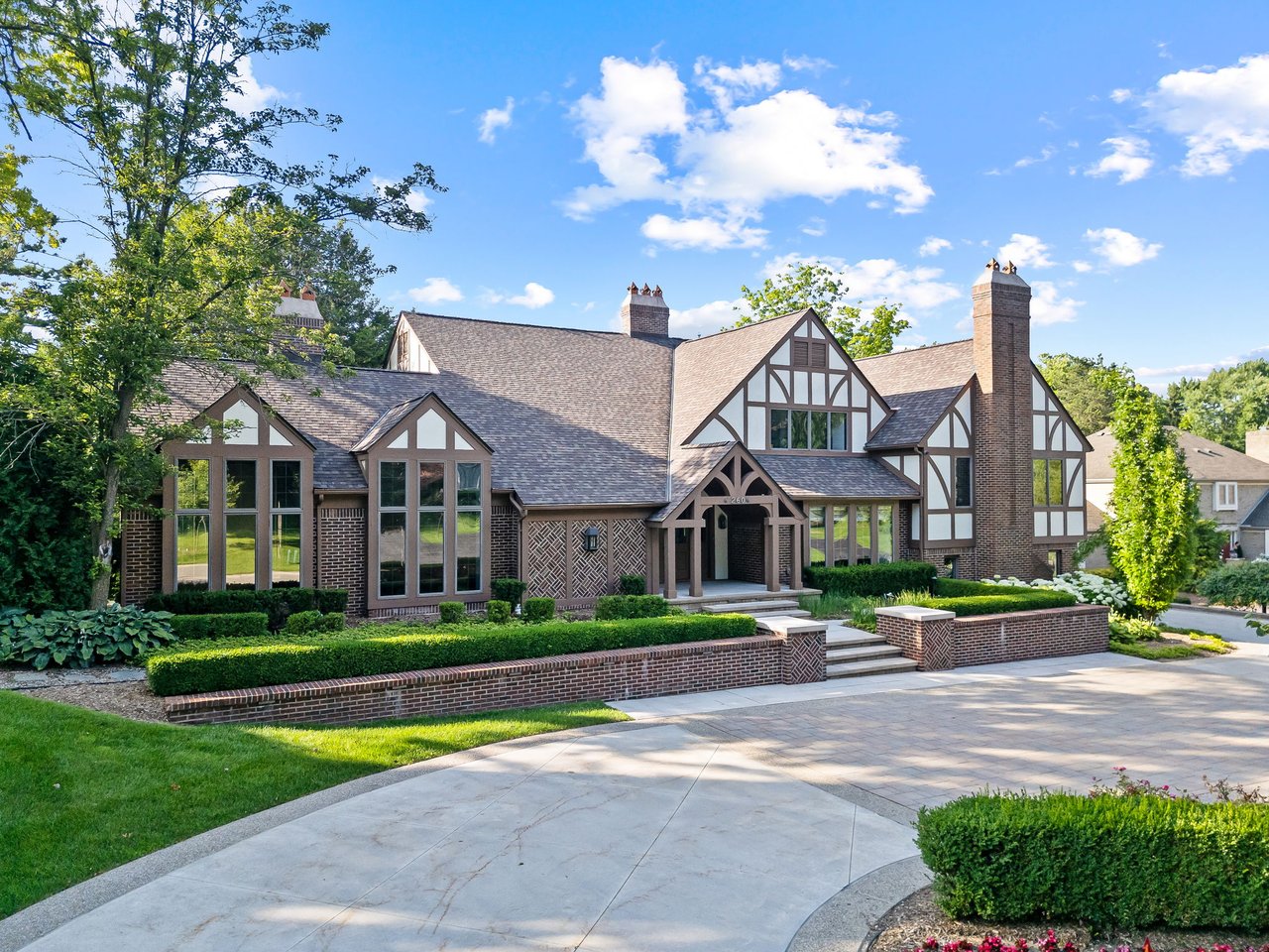 260 Woodwind Dr, Bloomfield Hills