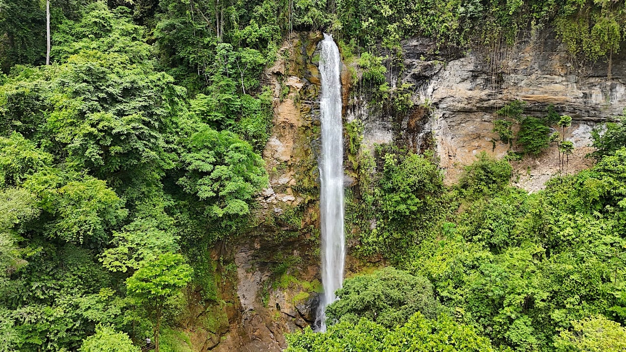 CASCADA ELYSIANA – ECO-RETREAT WITH HUGE WATERFALL